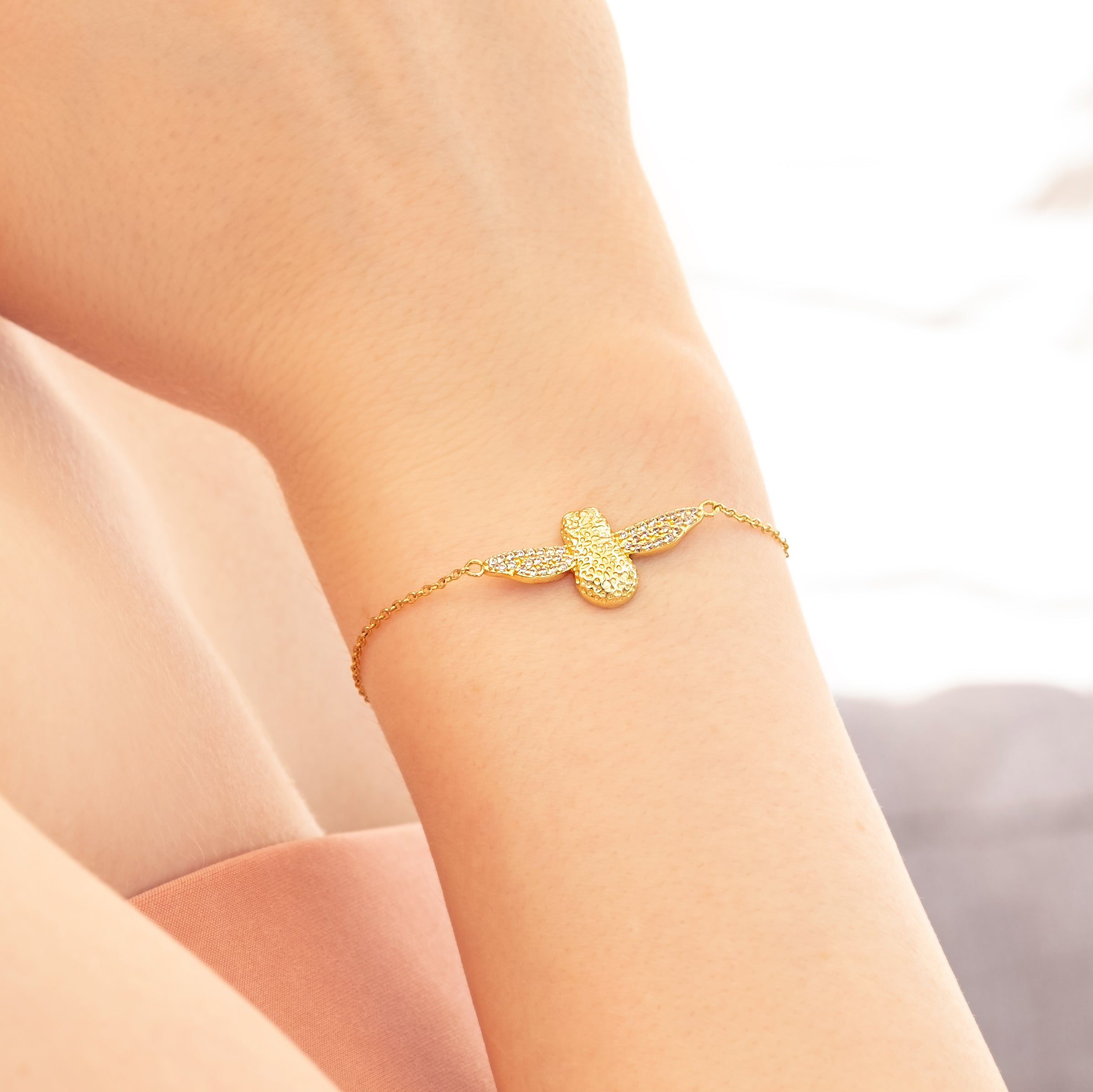 Bee Hexagon bracelet in yellow gold plating