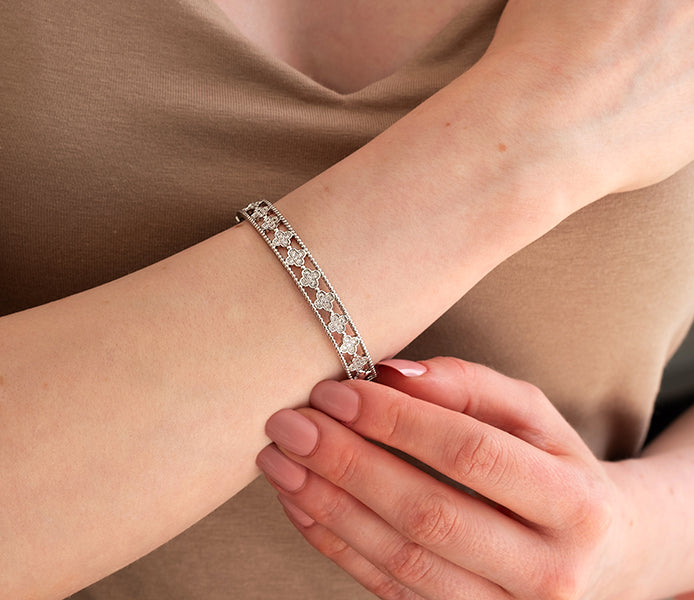 Clover Solid Bangle in rhodium Plating