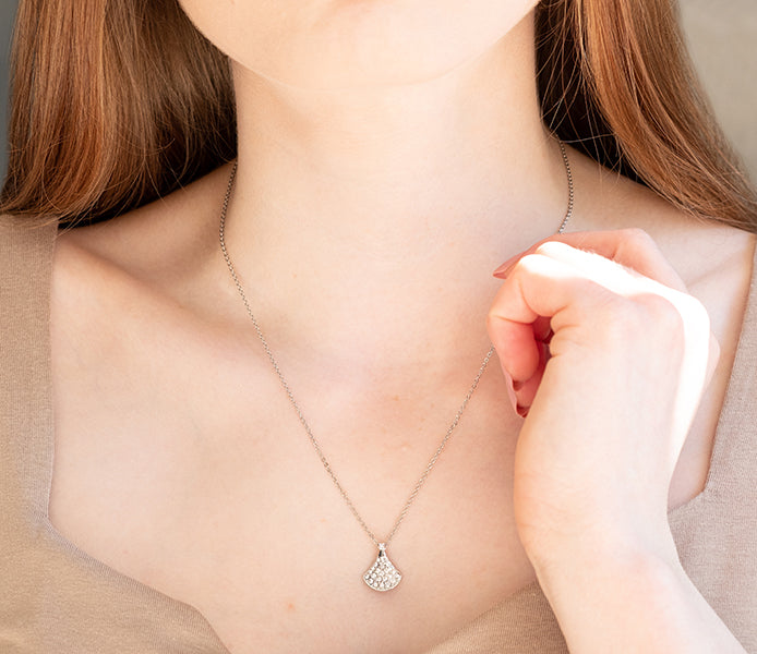Fan pendant with crystals in rhodium plating