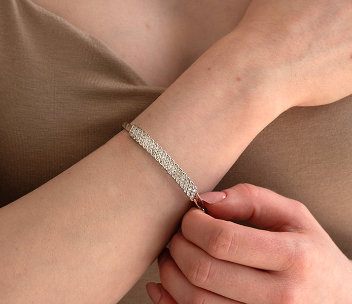 Wave Bangle in rhodium Plating