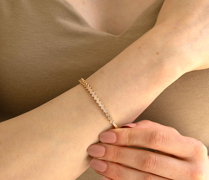 Zig Zag Bangle in gold plating