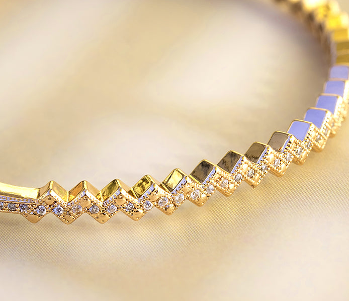 Zig Zag Bangle in gold plating