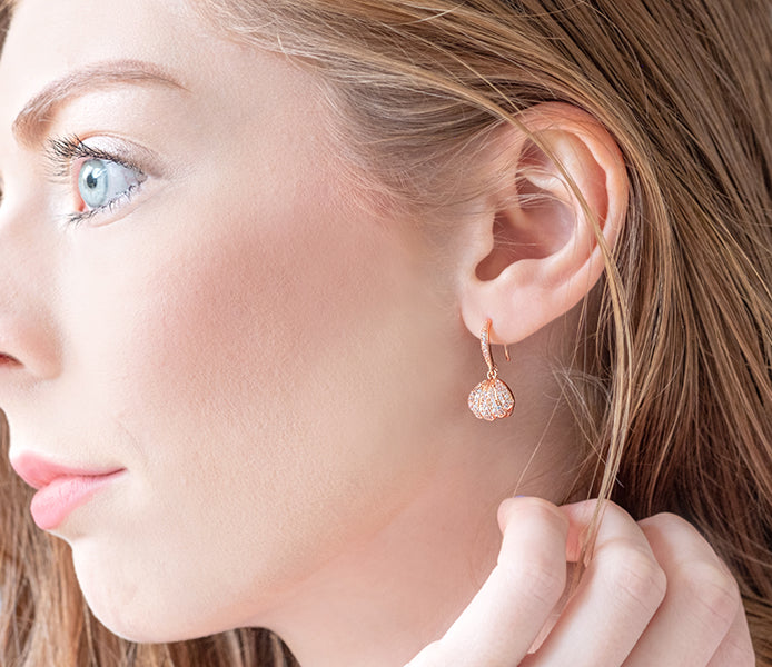 Shell earrings with hidden pearl and crystals in rose gold plating